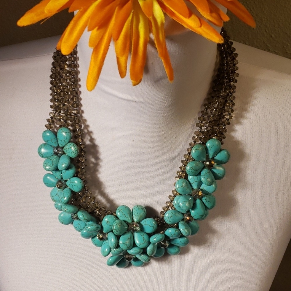 Beautiful turquoise Mythologie blossom necklace.
